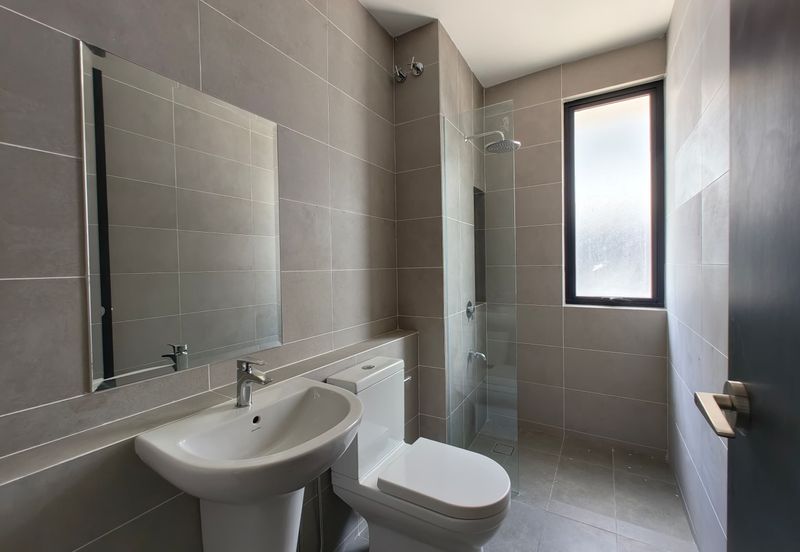 Reesia Elmina Garden