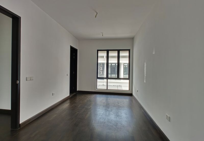 Reesia Elmina Garden