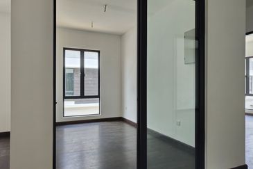 Reesia Elmina Garden