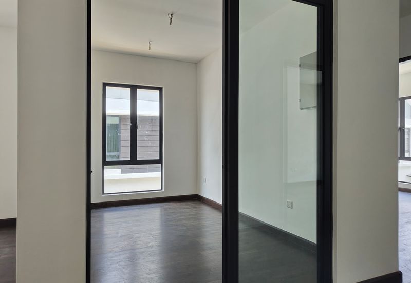 Reesia Elmina Garden