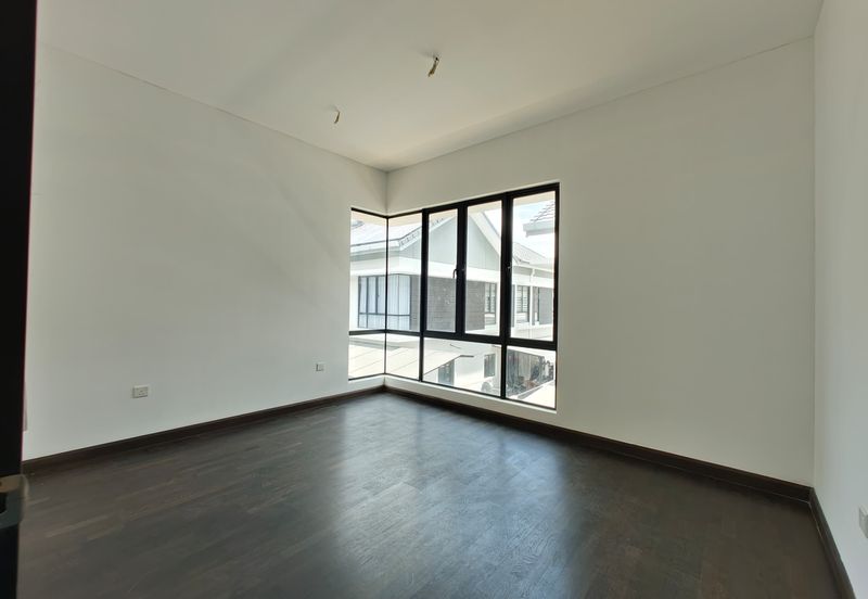 Reesia Elmina Garden