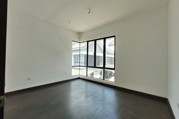 Reesia Elmina Garden