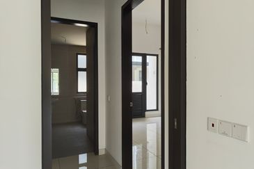 Reesia Elmina Garden