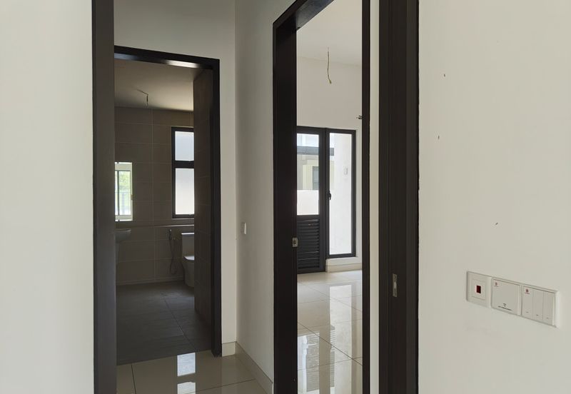 Reesia Elmina Garden