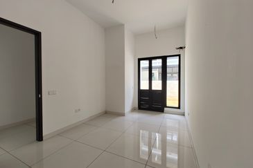 Reesia Elmina Garden