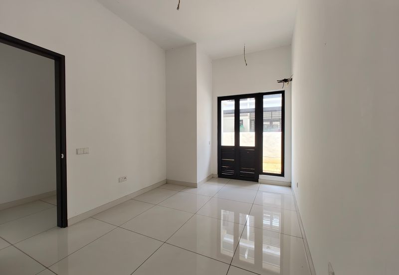 Reesia Elmina Garden