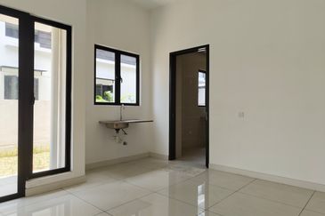 Reesia Elmina Garden