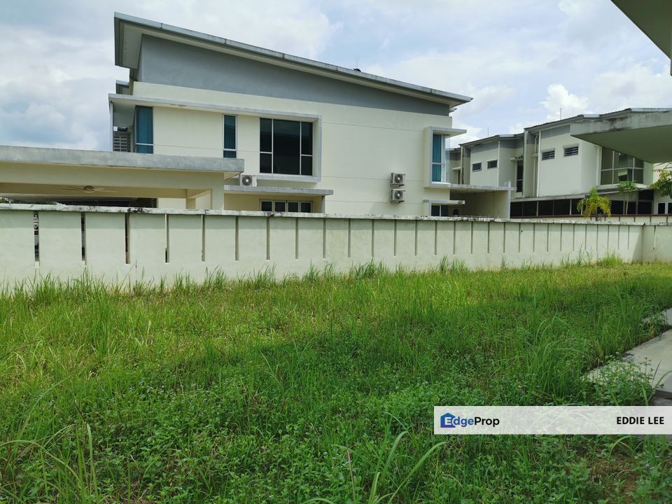 Elmina Gardens Link House corner for sales Elmina east cressida for