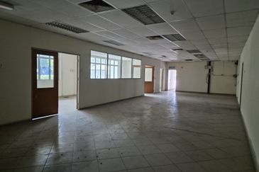 West Port, Pulau Indah