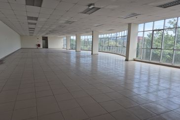 West Port, Pulau Indah