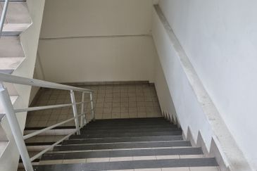 West Port, Pulau Indah