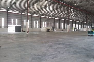 West Port, Pulau Indah