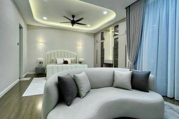 [FULLY FURNISHED & RENOVATED UNIT] Puncak Alam Jaya Residence, Puncak Alam 3 storey Bungalow For SALE Untuk DIJUAL