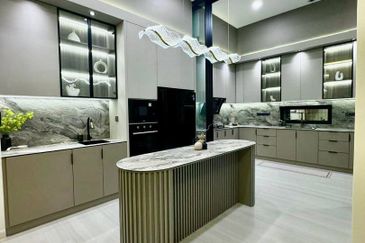 [FULLY FURNISHED & RENOVATED UNIT] Puncak Alam Jaya Residence, Puncak Alam 3 storey Bungalow For SALE Untuk DIJUAL