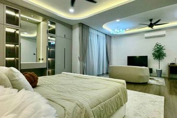 [FULLY FURNISHED & RENOVATED UNIT] Puncak Alam Jaya Residence, Puncak Alam 3 storey Bungalow For SALE Untuk DIJUAL