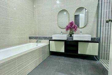 [FULLY FURNISHED & RENOVATED UNIT] Puncak Alam Jaya Residence, Puncak Alam 3 storey Bungalow For SALE Untuk DIJUAL