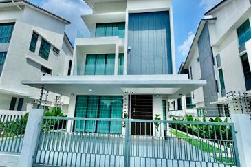 [FULLY FURNISHED & RENOVATED UNIT] Puncak Alam Jaya Residence, Puncak Alam 3 storey Bungalow For SALE Untuk DIJUAL