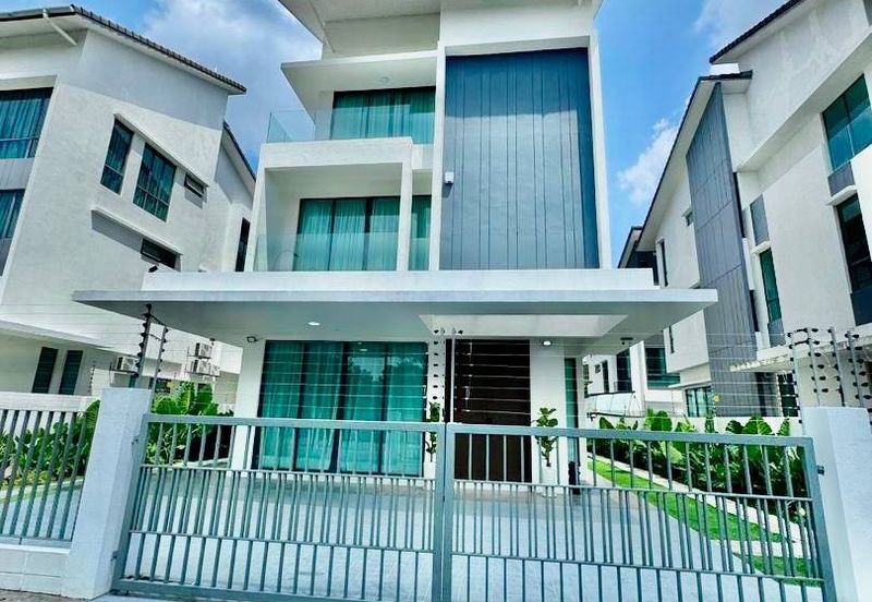 [FULLY FURNISHED & RENOVATED UNIT] Puncak Alam Jaya Residence, Puncak Alam 3 storey Bungalow For SALE Untuk DIJUAL