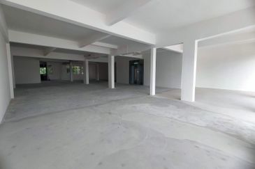 2 adjoining Office @ 1st Floor for Rent, Jalan Ipoh, Jalan Sultan Azlan Shah, Facing Main Road