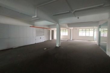 Shop Ground & Mezzanine @ Jalan Ipoh, Jalan Sultan Azlan Shah, Facing Main Road