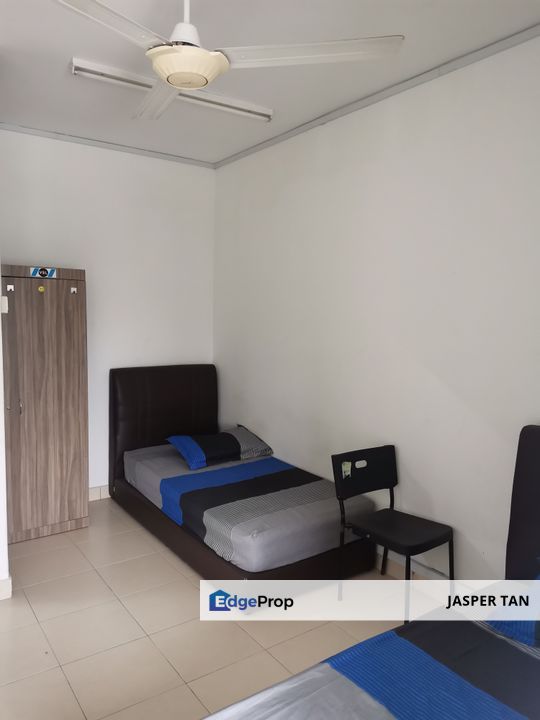 New Painting, Near to UPM 3 rooms fully furnished view to offer, Selangor, Seri Kembangan