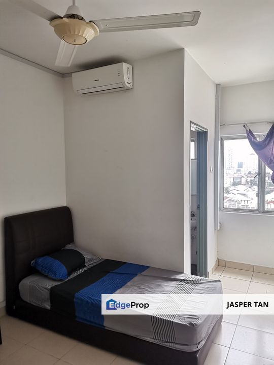 New Painting, Near to UPM 3 rooms fully furnished view to offer, Selangor, Seri Kembangan