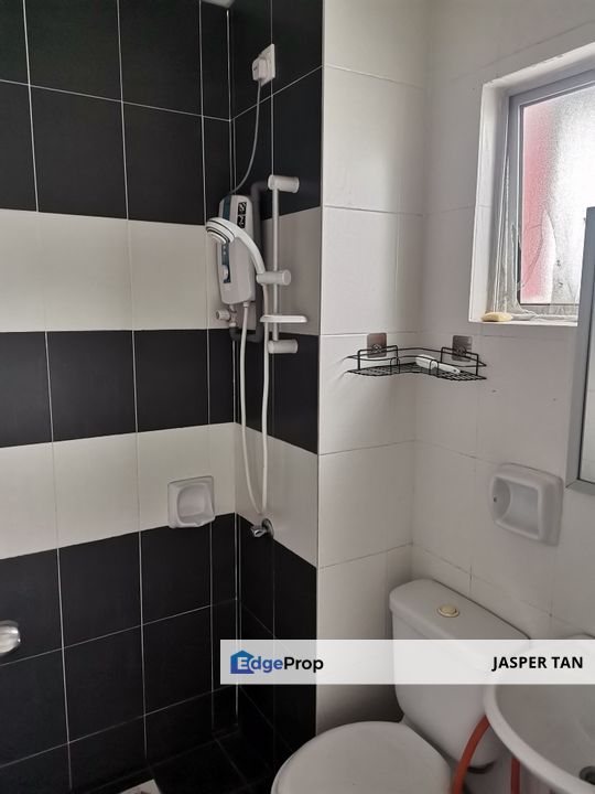 New Painting, Near to UPM 3 rooms fully furnished view to offer, Selangor, Seri Kembangan