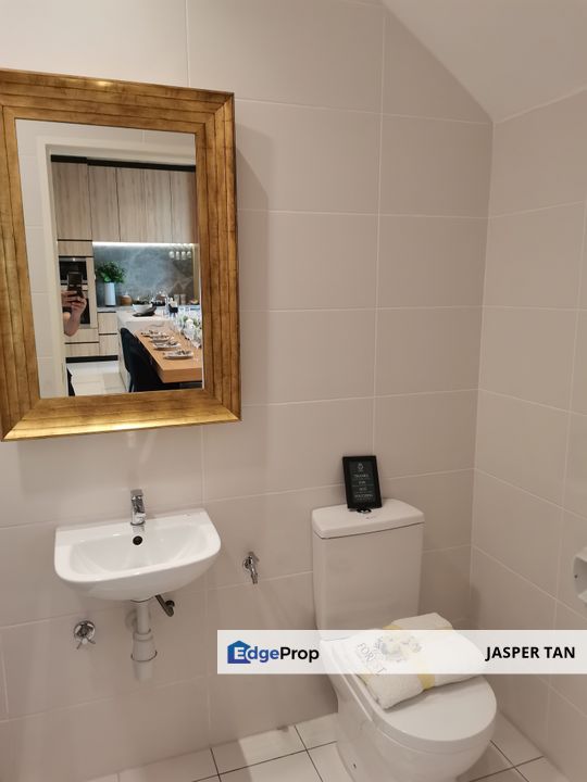 Show room to Sell, ID design, Fully Furnished, Come with Everything, Facing Lake and Garden, Selangor, Semenyih