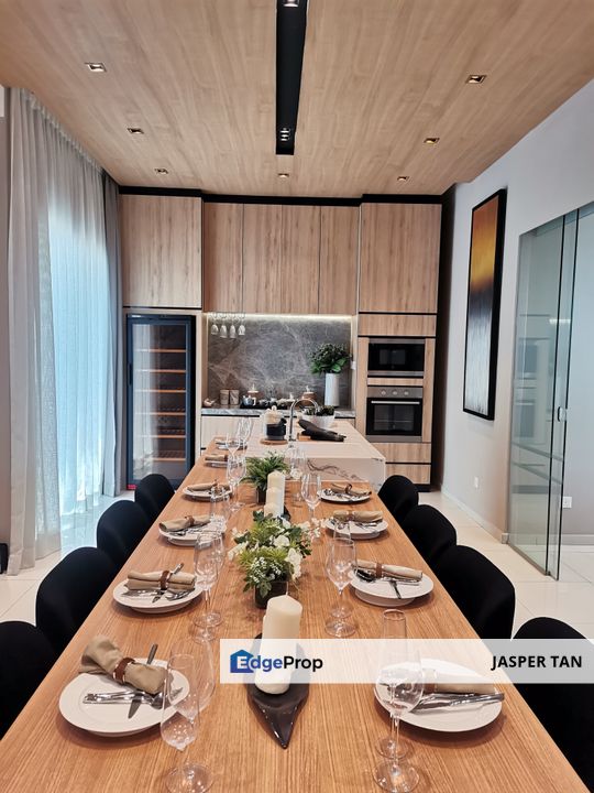 Show room to Sell, ID design, Fully Furnished, Come with Everything, Facing Lake and Garden, Selangor, Semenyih