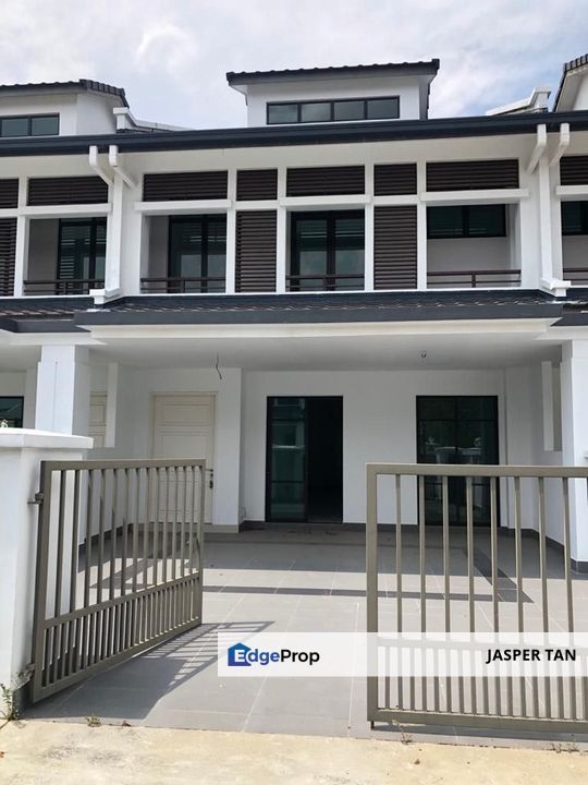 New House (22x75) Nobody Stay Before. Sell Cheap Welcome to View, Selangor, Semenyih