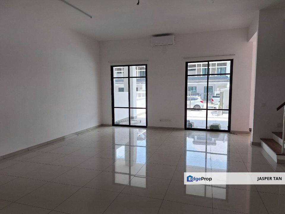 New House (22x75) Nobody Stay Before. Sell Cheap Welcome to View, Selangor, Semenyih