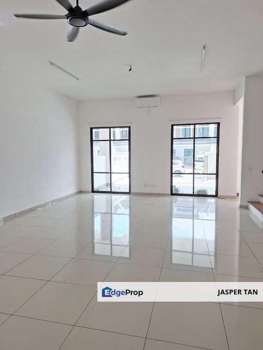 New House (22x75) Nobody Stay Before. Sell Cheap Welcome to View, Selangor, Semenyih