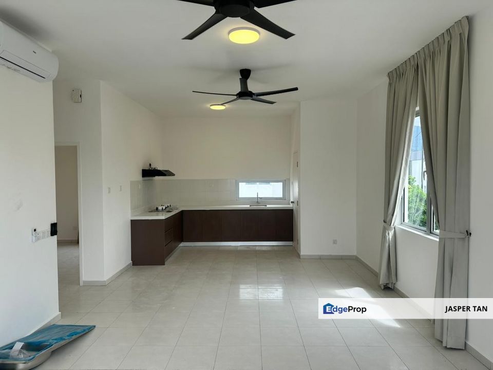 New House with Furnishing Upper Floor End Lot Nice View & Environment, Selangor, Semenyih