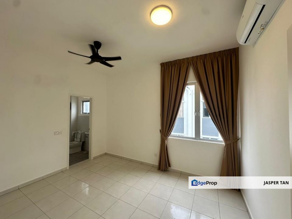 New House with Furnishing Upper Floor End Lot Nice View & Environment, Selangor, Semenyih