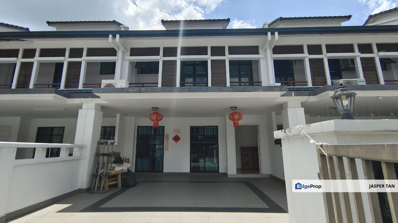 Bigger House (24x75), Lower Rental With Furniture and Reno, Selangor, Semenyih