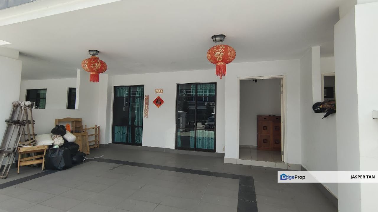 With Kitchen Cabinet, Aircond at All Rooms & Living Hall, Water Heater, Furniture Rental Offer , Selangor, Semenyih