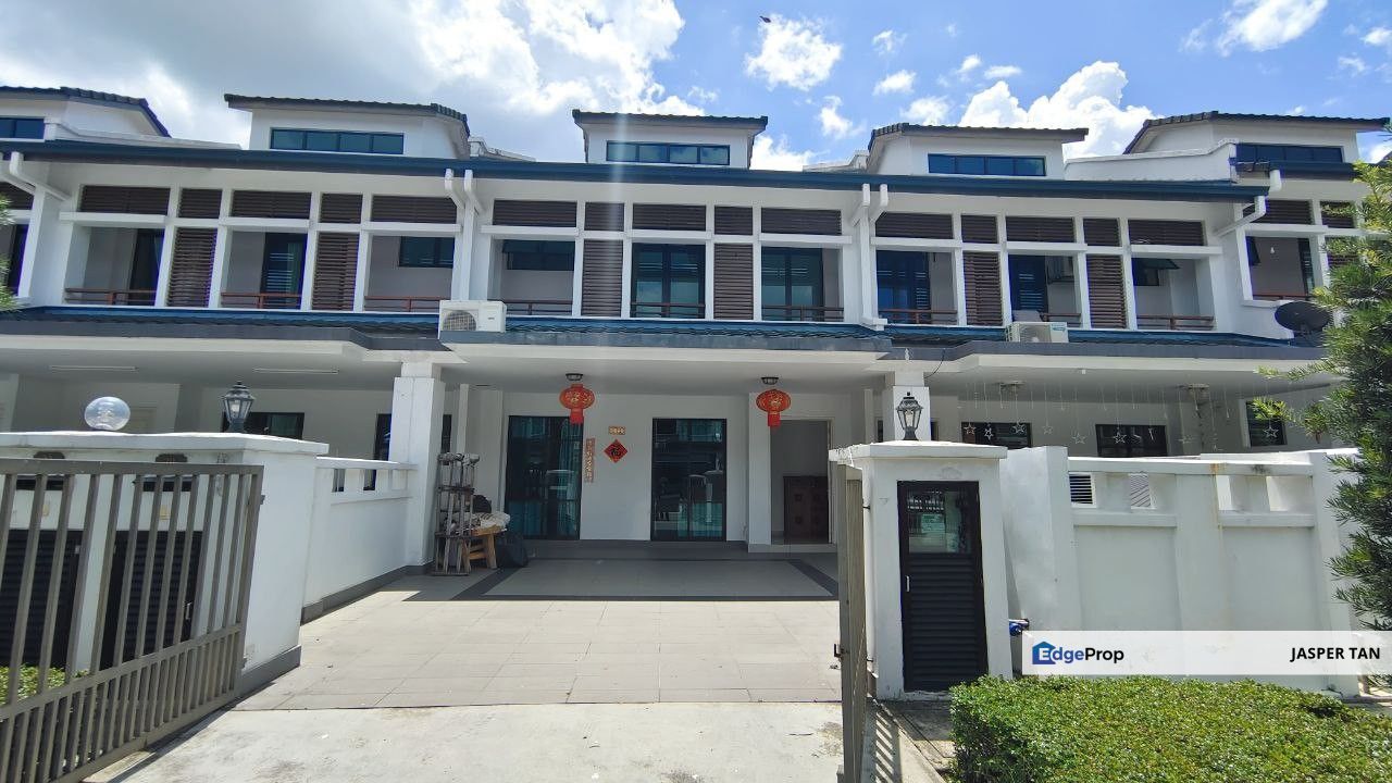 With Kitchen Cabinet, Aircond at All Rooms & Living Hall, Water Heater, Furniture Rental Offer , Selangor, Semenyih