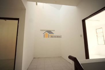 Dedaun, Bandar Cassia