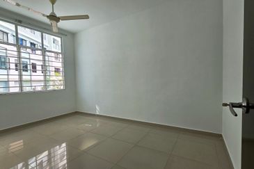 Lintang Sungai Ara 2.5 Storey Semi D for Sale