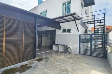 Lintang Sungai Ara 2.5 Storey Semi D for Sale