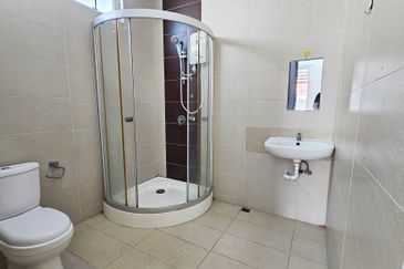 Lintang Sungai Ara 2.5 Storey Semi D for Sale