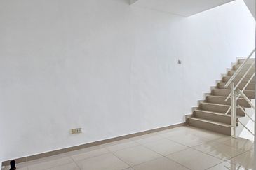 Lintang Sungai Ara 2.5 Storey Semi D for Sale