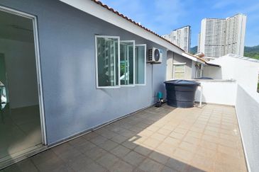 Lintang Sungai Ara 2.5 Storey Semi D for Sale