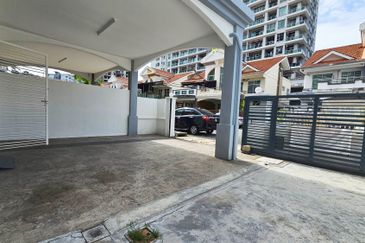 Lintang Sungai Ara 2.5 Storey Semi D for Sale