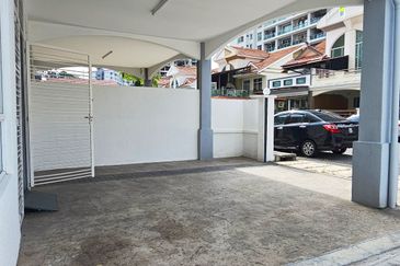 Lintang Sungai Ara 2.5 Storey Semi D for Sale