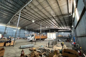 Warehouse For Rent at Jalan Seri Tambun