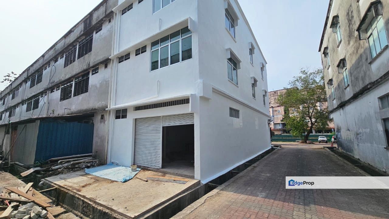 New Refurbished 3 Storey End Lot Shop Rent at Kedah Bandar Putra Kulim, Kedah, Kulim
