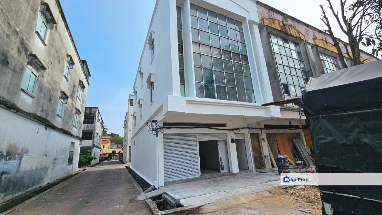New Refurbished 3 Storey End Lot Shop Rent at Kedah Bandar Putra Kulim, Kedah, Kulim