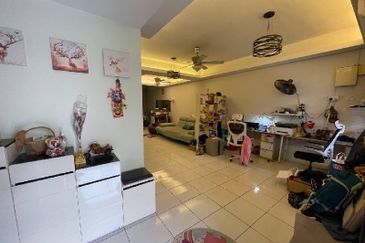 3-Storey Terraced House Renovated Unit