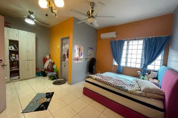 3-Storey Terraced House Renovated Unit